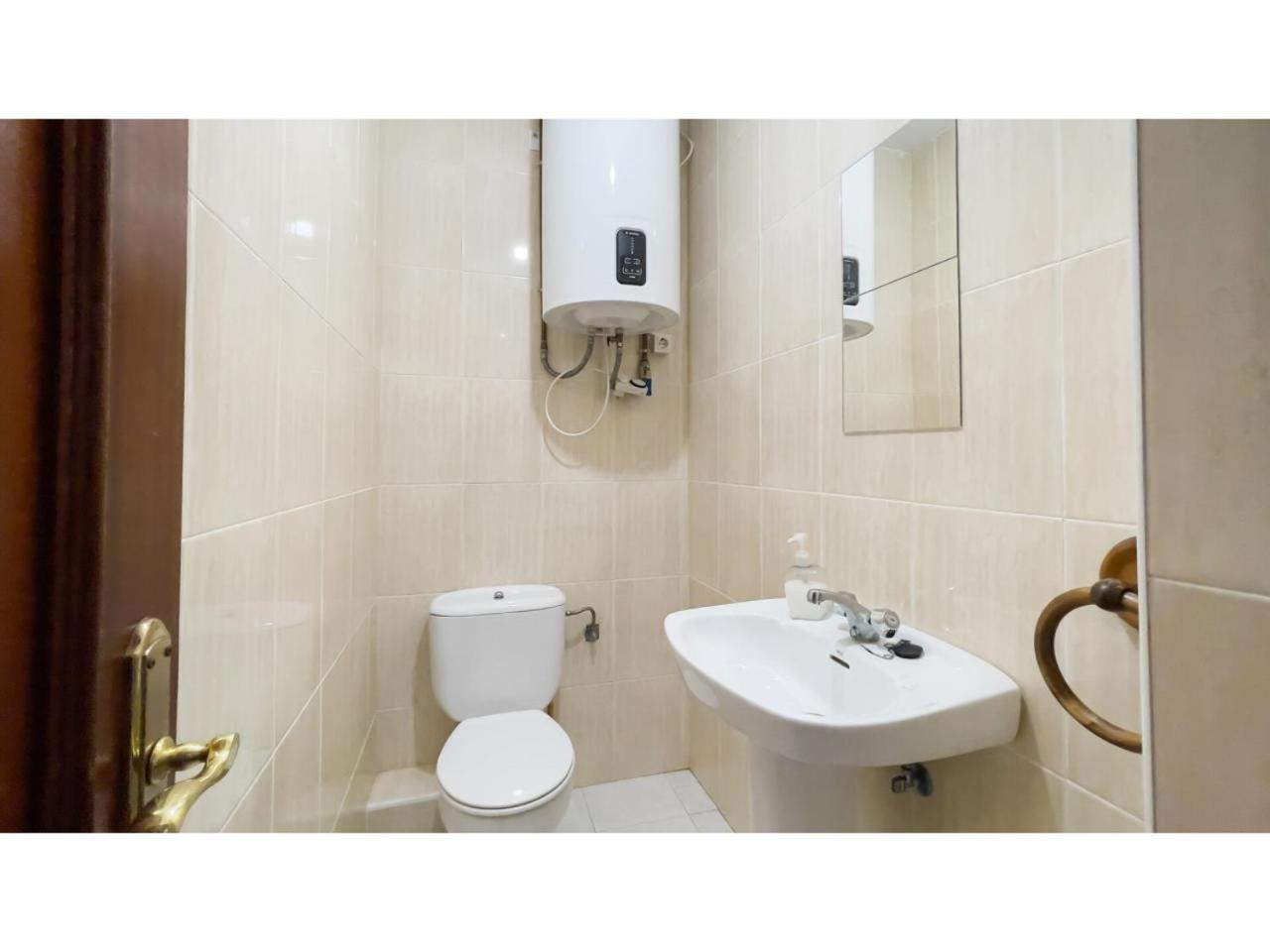 Perbes Apartment มีโญ ภายนอก รูปภาพ